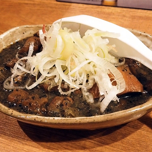 川崎で昼飲みの店に迷ったら「アカマル屋」｜一人飲みでも入りやすい串焼きと煮込みの店