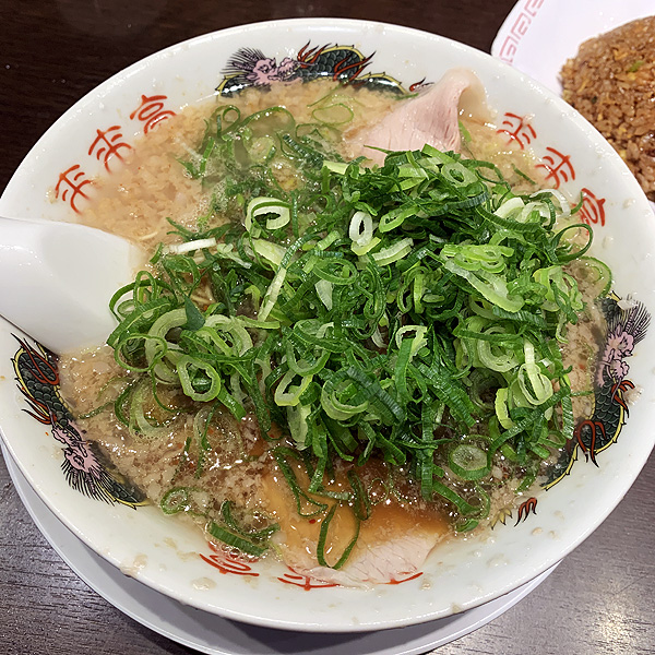 川崎「来来亭」で背脂たっぷり京都ラーメンと半チャーハンで休日の昼飯