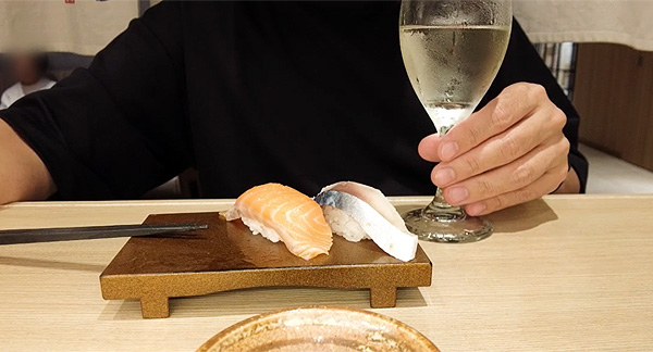 ワイングラスで飲む日本酒は味わいが違う