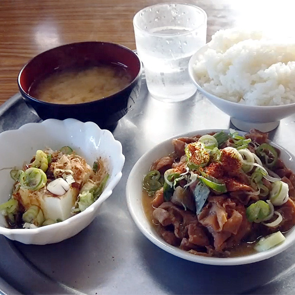 【朝食】川崎北部市場「富士弁」朝から市場飯ガッツリ！もつ煮ライスを食らい、後は帰って寝るだけの休日